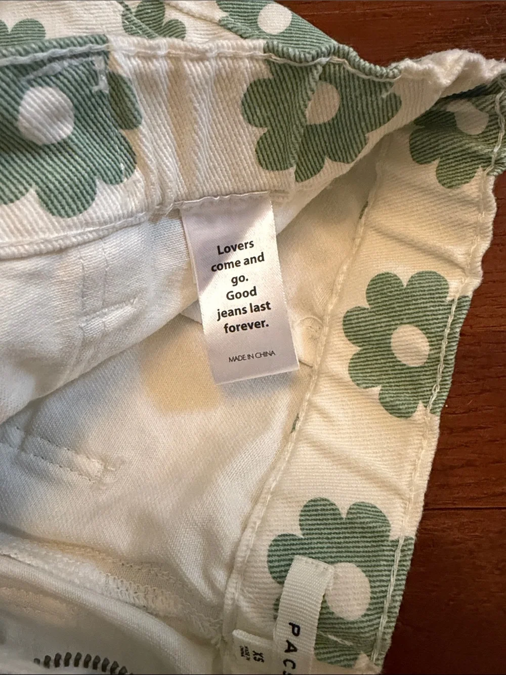 PacSun White Shorts with Green Daisy Ditzy Floral Print Size XS